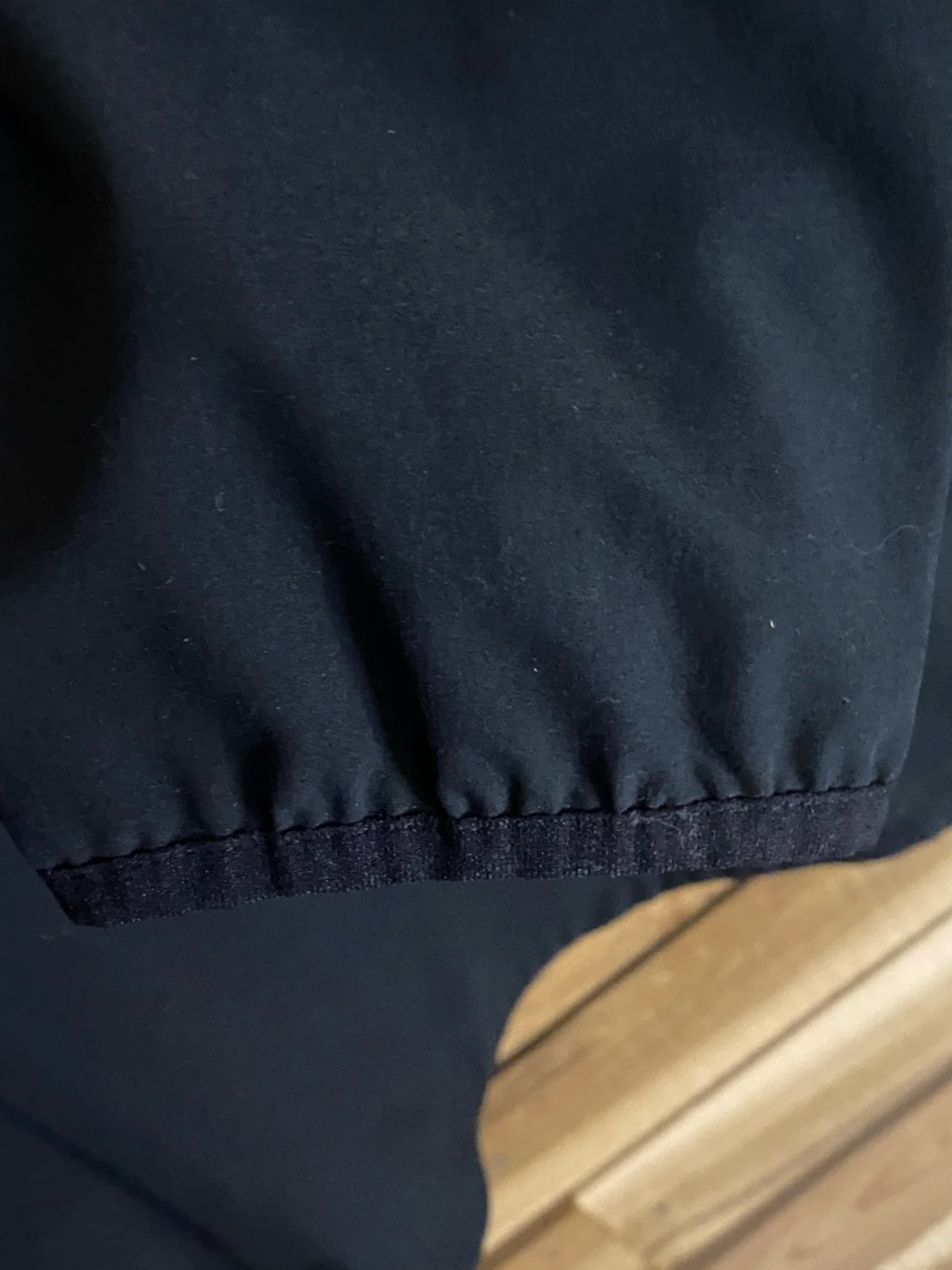 Under Armour Black Hooded Half-Zip Pullover size medium light weight - Picture 11 of 11
